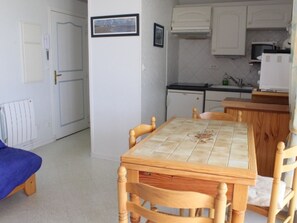 Dining - Apartment near sea with private parking, quick beach access (Fort-Mahon-Plage)