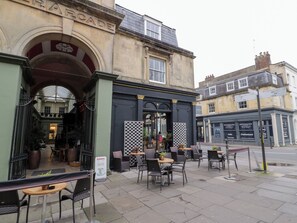 Outdoor dining - 12 Montpellier Arcade (Cheltenham)