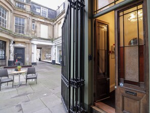 Exterior detail - 12 Montpellier Arcade (Cheltenham)