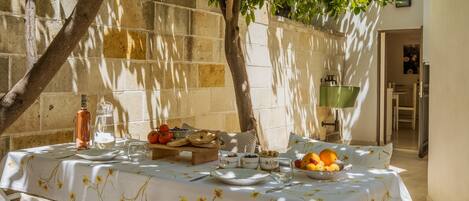 تناول الطعام بالخارج