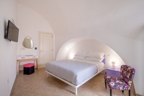 Een strijkplank/strijkijzer, wifi, beddengoed