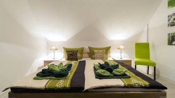 3 bedrooms, desk, iron/ironing board, WiFi (free)