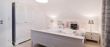 3 chambres, bureau, fer et planche à repasser, accès au Wi-Fi (inclus)