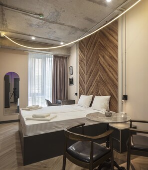 Luxury Studio Suite | In-room safe, desk, laptop workspace, soundproofing - AREA hotel Yerevan (Yerevan)