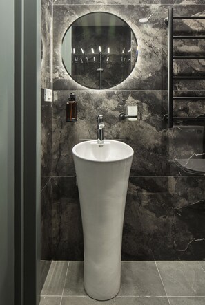 Shower, hair dryer, slippers, towels - AREA hotel Yerevan (Yerevan)