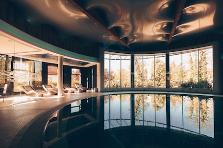 2 indoor pools. Hotel Unitral SPA
