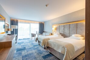 In-room safe, blackout curtains, free WiFi - Hotel Unitral SPA (Mielno)