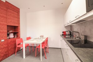 Private kitchen - Double room with terrace view of the sea of Naples (Napoli)