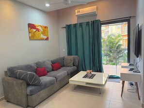 Smart TV - Secured, family friendly Apartment by the beach (Bijilo)