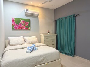 2 bedrooms, iron/ironing board, free WiFi - Secured, family friendly Apartment by the beach (Bijilo)