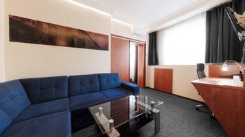 Studio, 1 tweepersoonsbed met slaapbank | Woonruimte | Televisie