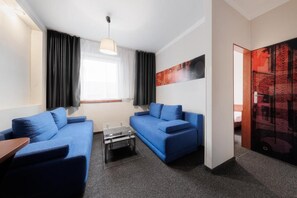 Estudi clàssic, diversos llits | Sala d'estar