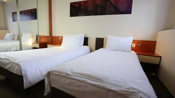 Classic Studio | Desk, free WiFi