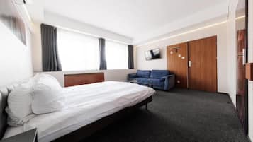 Habitación cuádruple superior, 1 cama Queen size y sofá cama | Escritorio y wifi gratis