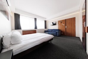 Habitació quàdruple superior, 1 llit de matrimoni i sofà llit | Escriptori i wifi gratuïta 