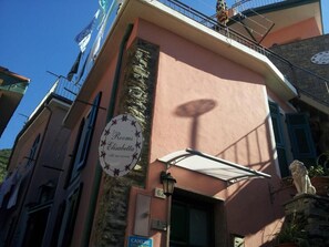 Superior Duplex, Sea View | Exterior detail - Affittacamere Elisabetta  (Vernazza)