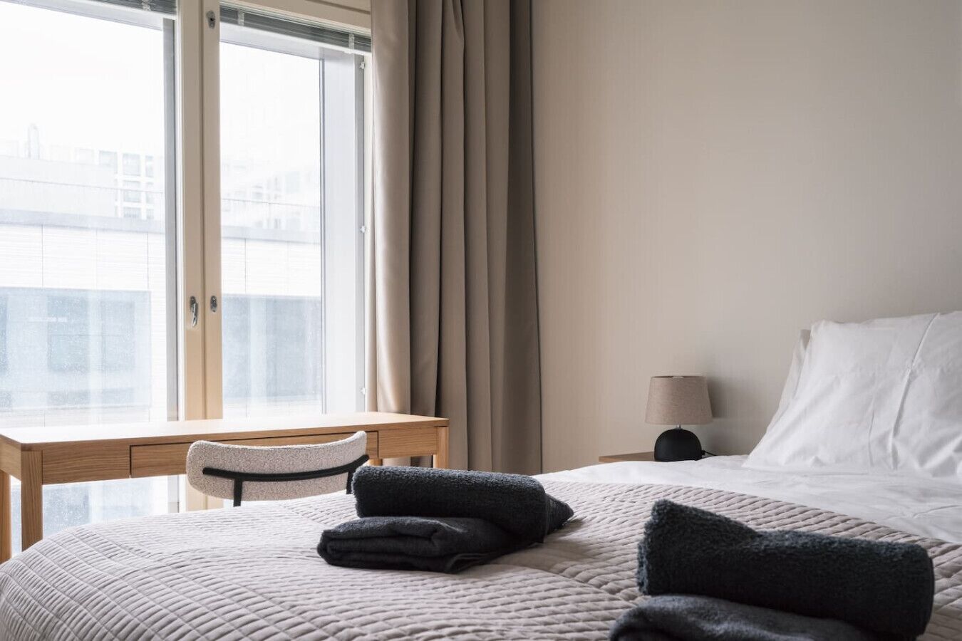 書桌、熨斗/熨衫板、可攜式嬰兒床、Wi-Fi