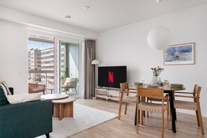 TV - Sauna, balcony, wifi, trainstation, Mall of Tripla (Helsinki)