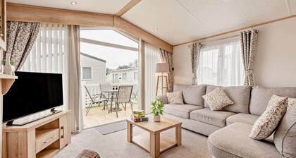 Vivian Lodge 2 Bedroom New Forest Holiday Home Hoburne Bashley Sleeps 4