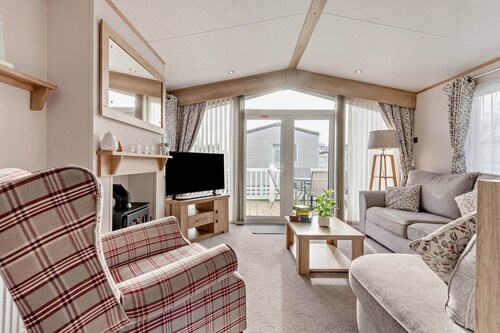 Vivian Lodge 2 Bedroom New Forest Holiday Home Hoburne Bashley Sleeps 4