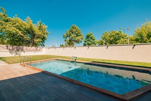 Villa, terrasse, bassengutsikt | Basseng | 6 utendørsbassenger