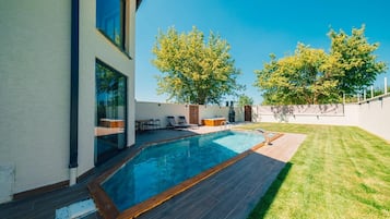 6 piscinas al aire libre