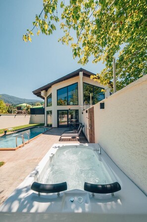 6 piscinas al aire libre