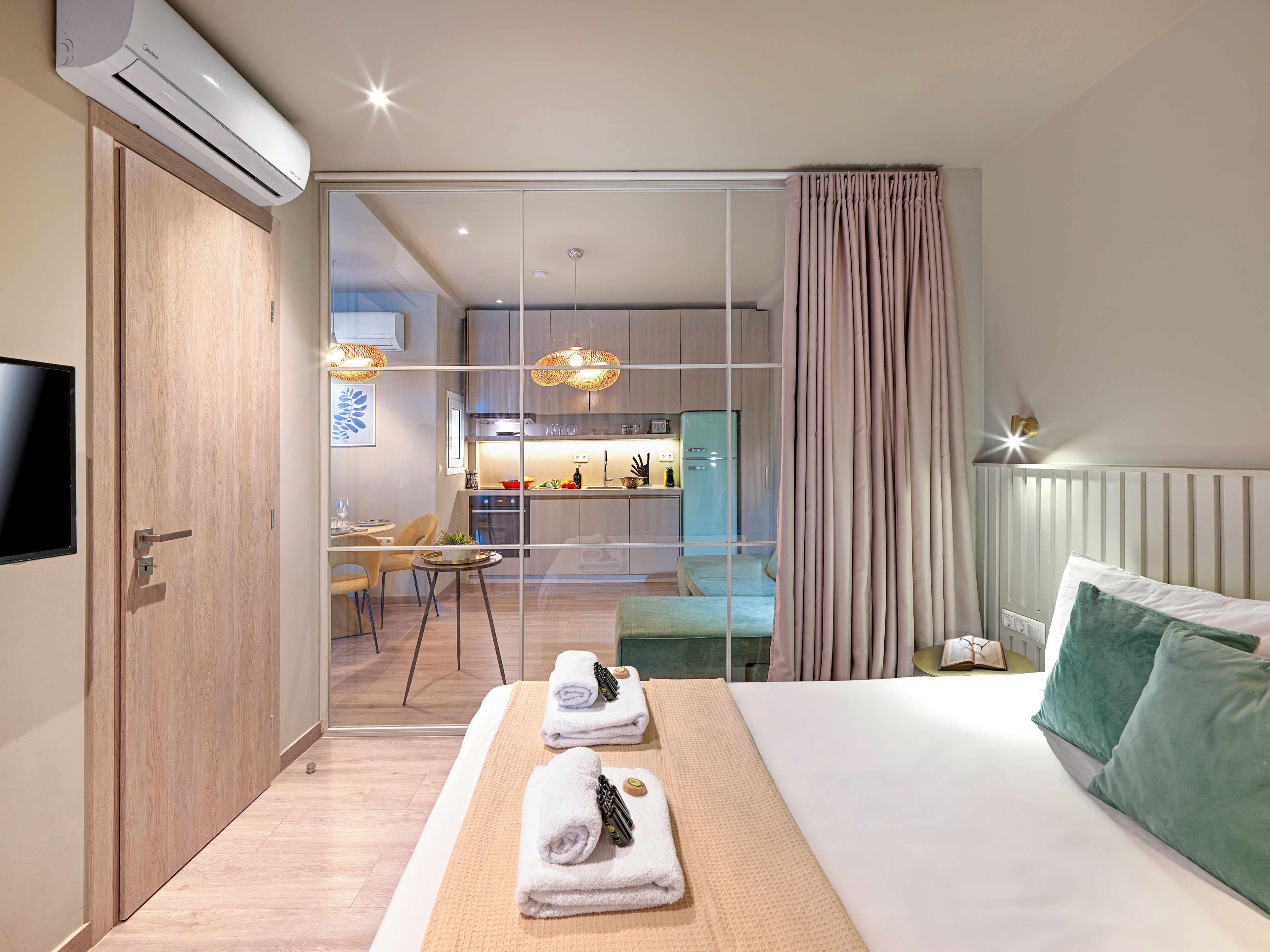 Desk, laptop workspace, free WiFi