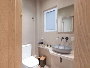 Leilighet – deluxe, 1 soverom, byutsikt | Bad | Dusj, toalettartikler (inkludert), hårføner og håndklær