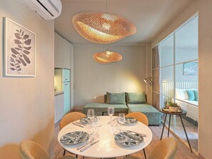 Appartamento Deluxe, 2 camere da letto, vista città | Interni