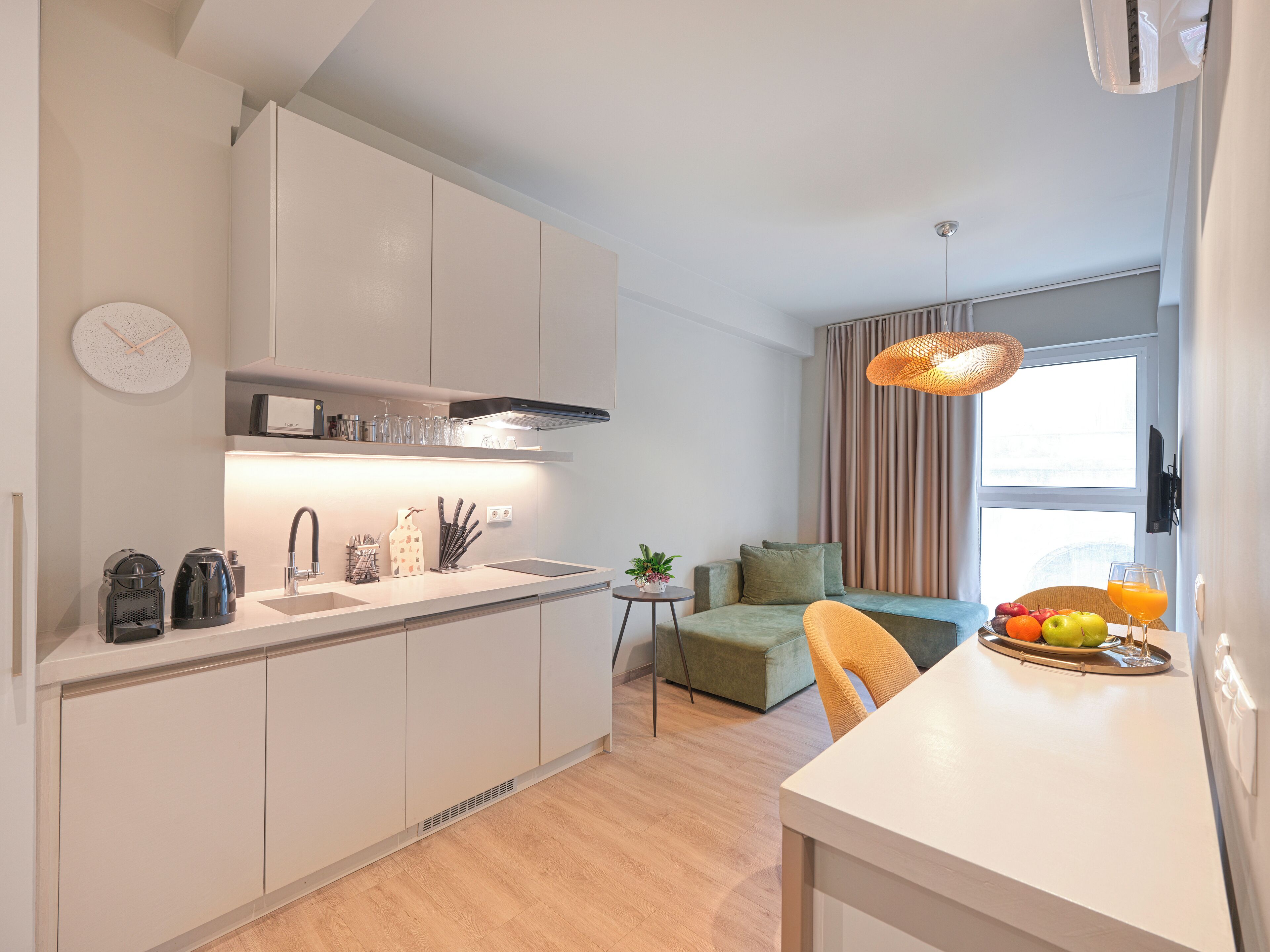 Deluxe Apartment, 1 Bedroom, City View | Living area