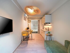Apartamento Deluxe, 1 habitación, vistas a la ciudad | Zona de estar