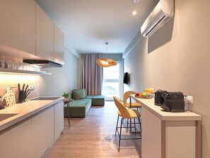Deluxe Apartment, 1 Bedroom, City View | Interior - Karitsi Suites (Athens)