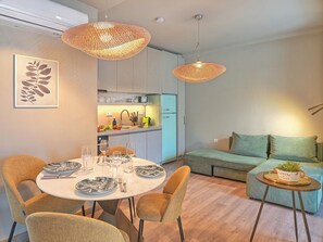 Deluxe Apartment, 2 Bedrooms, City View | Interior - Karitsi Suites (Athens)