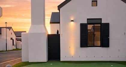 Stylish 2-Bedroom House in Secure Estate | Ideal for Families