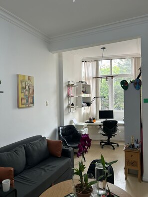 Interior - Apartment in Ipanema, close to Copacabana, the subway, the beach, markets, squares, and bars. (Rio de Janeiro)