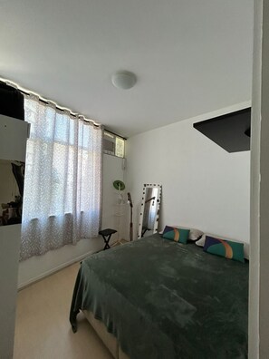 1 bedroom, iron/ironing board, Internet, bed sheets - Apartment in Ipanema, close to Copacabana, the subway, the beach, markets, squares, and bars. (Rio de Janeiro)