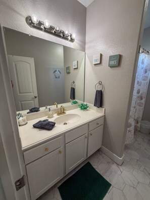 Appartement, uitzicht op tuin | Badkamer