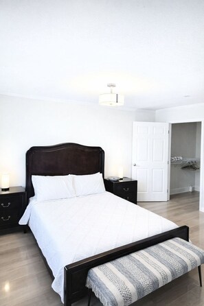 2 bedrooms, iron/ironing board, WiFi, bed sheets - 2-bed, 2 bath, 2 story townhome in the upscale area of  Buckhead Atlanta (Atlanta)