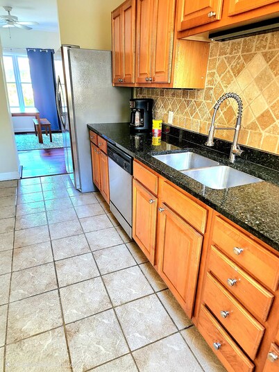 2-bed, 2 bath, 2 story townhome in the upscale area of  Buckhead Atlanta