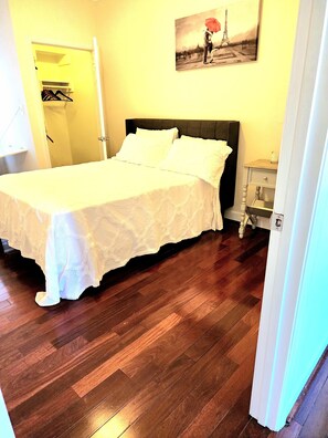 2 多间卧室、熨斗/熨衣板、WiFi、床单