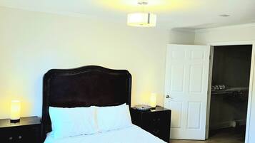 2 chambres, fer et planche à repasser, Wi-Fi, draps fournis