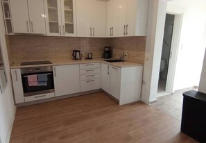 Cookware/dishes/utensils - Villa Roki - Apartment 2 Gardenview (Bar)
