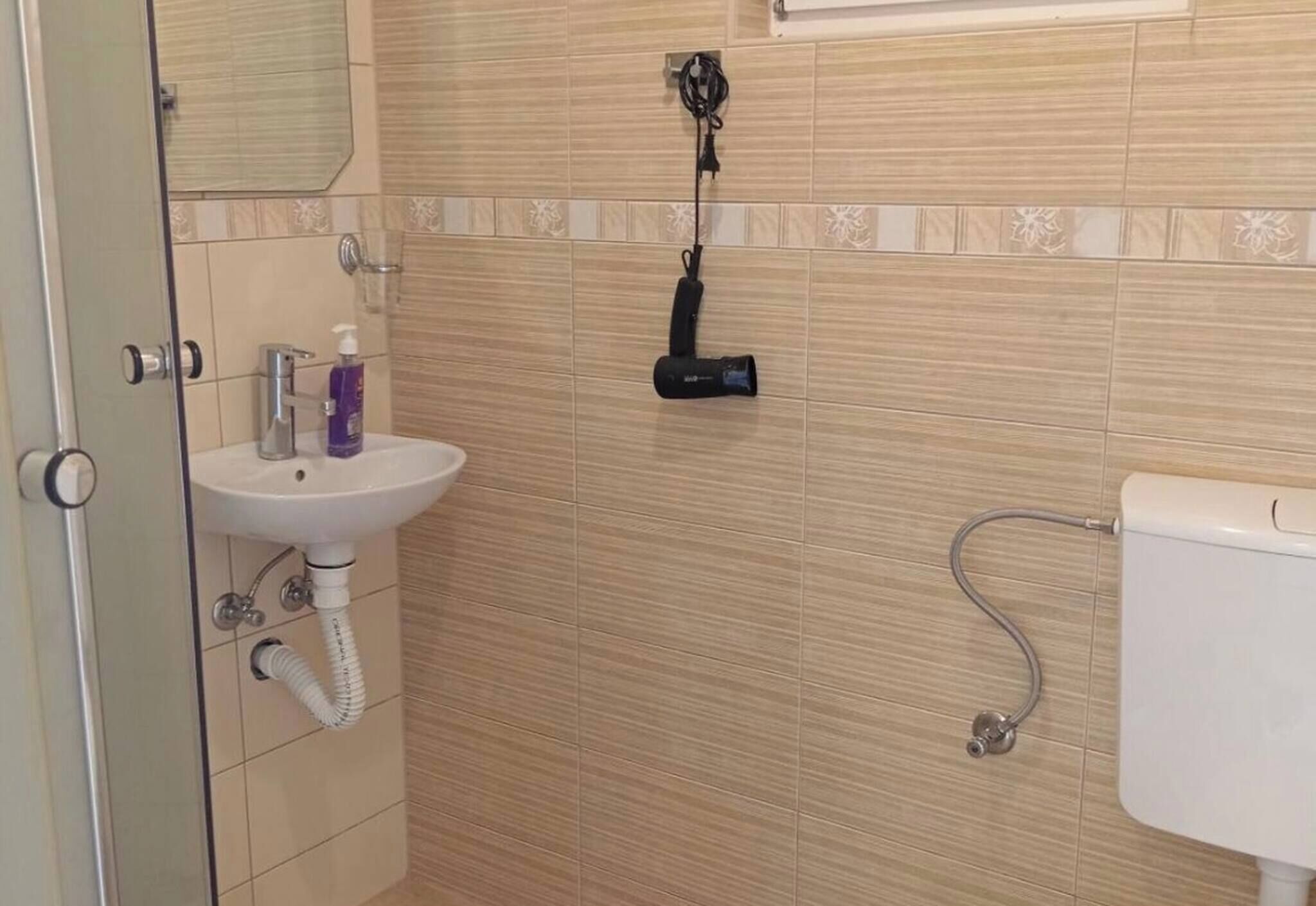 Douche, sèche-cheveux