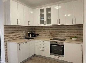 Cookware/dishes/utensils - Villa Roki - Apartment 4 Mountain View (Bar)