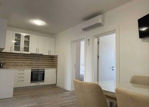 Cookware/dishes/utensils - Villa Roki - Apartment 4 Mountain View (Bar)
