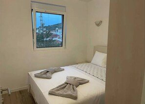2 bedrooms, iron/ironing board, free WiFi - Villa Roki - Apartment 5  Seaview (Bar)