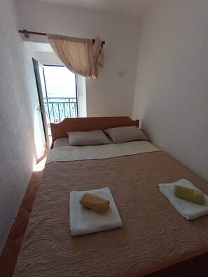 1 habitación y ropa de cama 