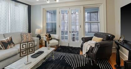 Downtown 3BR Apartment, Walk to SU, Burnet Park & Erie Canal