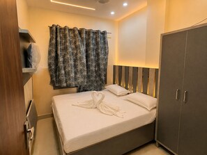Classic Room | Desk, free WiFi - Hotel Silver Palace (Kanpur)